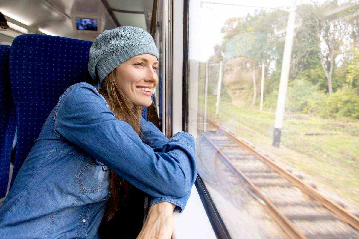 ragazza in treno